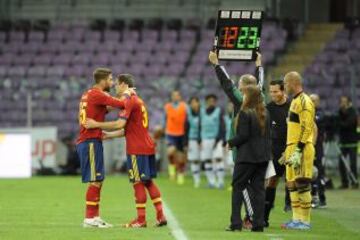 Cambio de Sergio Ramos por Nacho, lo que supone el debut del canterano madridista con la selección absoluta.