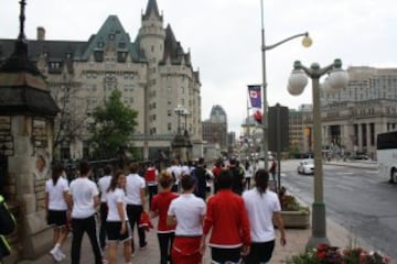 La Selección femenina ha aprovechado su mañana libre para hacer turismo por Ottawa.