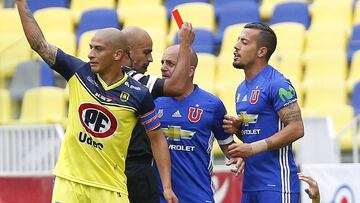 Futbol, Universidad de Concepcion vs Universidad de Chile.
 Campeonato de Clausura 2016/17
 El jugador de Universidad de Chile, Gustavo Lorenzetti, es expulsado durante el partido contra  Universidad de Concepcion  en el estadio Bicentenario Ester Roa en Concepcion, Chile.
 01/04/2017
 Ramon Monroy/Photosport*****
 
 