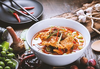 Estos son los 10 mejores platos del mundo según una de las guías gastronómicas más reconocidas: un país repite con dos recetas distintas