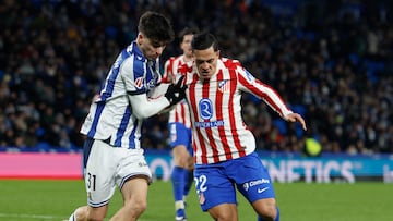 Giacomo Raspadori y Jon Martin.