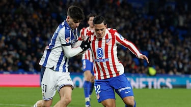 Raspadori, en una jugada ante la Real Sociedad.