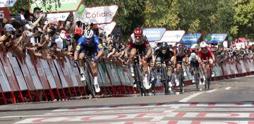 Florian Senechal gana al esprint la 13ª etapa. 
