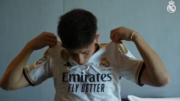 Esto de Arda Güler no se vio y es oro: su reacción tras ponerse la camiseta del Real Madrid