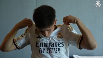 Esto de Arda G¨¹ler no se vio y es oro: su reacci¨®n tras ponerse la camiseta del Real Madrid