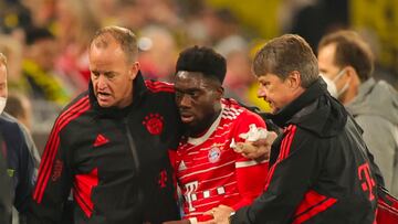 Alphonso Davies abandona el partido por un fuerte golpe en la cabeza