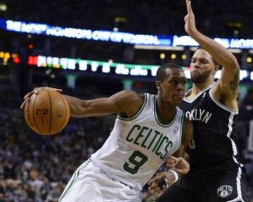 Rajon Rondo defendido por Deron Williams.