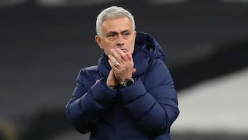 Mourinho wins Premier League Manager of the Month