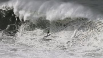 Parte este año del circuito de clasificación de olas gigantes de la WSL, la caprichosa ola de Punta Galea en la localidad vizcaína de Getxo solo se da en condiciones muy concretas. Es por esta razón que el periodo de espera para la disputa de la competici