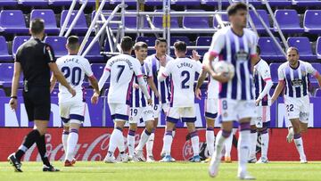 VALLADOLID, SPAIN - OCTOBER 03: Toni Villa of Real Valladolid celebrates with teammates after scoring his sides first goal during the La Liga Santader match between Real Valladolid CF and SD Eibar at Estadio Municipal Jose Zorrilla on October 03, 2020 in 