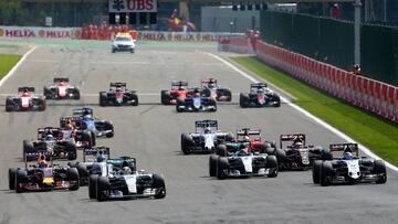 Lewis Hamilton lidera la carrera durante el Gran Premio de Bélgica de Fórmula 1 de 2015.
