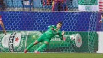 Aranzub&iacute;a jug&oacute; Champions en el Calder&oacute;n ante el Oporto.