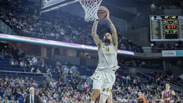 Jeff Taylor machaca ante el Kirolbet Baskonia.