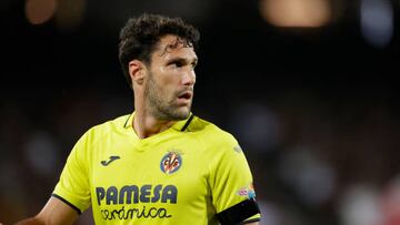 BARCELONA, SPAIN - OCTOBER 20: Alfonso Pedraza of Villarreal during the La Liga Santander match between FC Barcelona v Villarreal at the Spotify Camp Nou on October 20, 2022 in Barcelona Spain (Photo by David S. Bustamante/Soccrates/Getty Images)