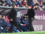 Soccer Football - Premier League - Burnley v AFC Bournemouth - Turf Moor, Burnley, Britain - March 14, 2026 AFC Bournemouth manager Andoni Iraola during the match REUTERS/Peter Powell EDITORIAL USE ONLY. NO USE WITH UNAUTHORIZED AUDIO, VIDEO, DATA, FIXTURE LISTS, CLUB/LEAGUE LOGOS OR 'LIVE' SERVICES. ONLINE IN-MATCH USE LIMITED TO 120 IMAGES, NO VIDEO EMULATION. NO USE IN BETTING, GAMES OR SINGLE CLUB/LEAGUE/PLAYER PUBLICATIONS. PLEASE CONTACT YOUR ACCOUNT REPRESENTATIVE FOR FURTHER DETAILS..