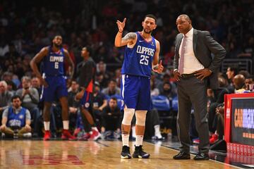 Glenn ha ganado mucho crédito como entrenador, pero también fue un destacado jugador. Su número está retirado en la Universidad de Marquette, de hecho. Sus ocho años en los Hawks fueron notables, tanto que llegó a participar en un All-Star: el de 1988, en el que su compañero Dominique Wilkins no pudo ganar a Michael Jordan en el Concurso de Mates. Glenn terminó su carrera como jugador en los Spurs e inicio, ya casi en el cambio de siglo, una carrera como técnico. Fue el Entrenador del Año en 2000, con los Magic, pese a que su éxito vino ocho años después. Era el responsable del banquillo el único año en los últimos treinta en el que los míticos Celtics se han proclamado campeones, haciéndolo además ante los Lakers de Kobe Bryant, Pau Gasol y Phil Jackson. Fue casi una década la que pasó en Boston. También ha estado, posteriormente, en Clippers y Sixers. Pero su legado también está en su hijo Austin, que es el único de sus tres varones que ha llegado a la NBA. Llegó a jugar tres años para su padre, llegando a su mejor punto entre 2017 y 2018 en Los Ángeles.