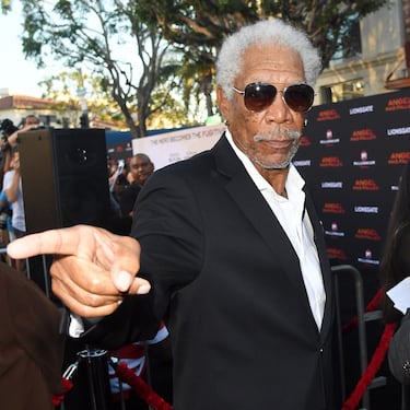 El presidente Tom Beck es el papel de Morgan Freeman. Beck tuvo que buscar una solución para evitar el impacto de dos cometas sobre la Tierra. Inigualable fue su mensaje a la nación, anunciando que en cuestión de meses la humanidad se extinguiría tras haber fracasado los intentos de conseguir desviar los cometas. 