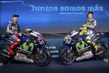 Los pilotos de Movistar Yamaha, de MotoGP posan para los medios durante la presentación oficial del equipo que ha tenido lugar hoy en Madrid.