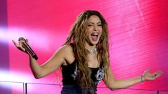 Shakira Becomes a She-wolf in Times Square Concert in front of 40,000 People