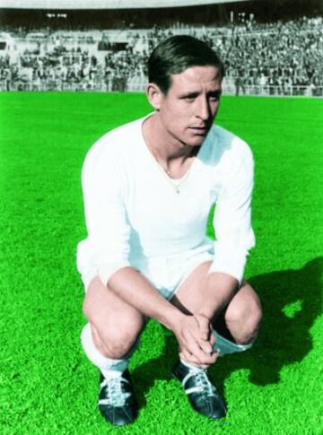 Su primer contacto con el Real Madrid se produjo con motivo del homenaje de despedida a Luis Molowny. Curiosamente su llegada al Madrid se produjo pocas horas después de que el 13 de junio de 1956 el conjunto blanco se impusiera al Stade de Reims en la final de la primera edición de la Copa de Europa.