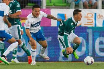 Wanderers y Universidad Católica jugaron con pierna fuerte en Valparaíso.