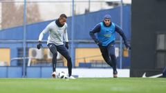 Sebasti&aacute;n Villa durante un entrenamiento con Boca Juniors