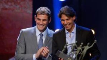 <b>FELICES. </b>Casillas y Nadal sonriendo. Arriba, Mourinho y García Coll; Cristiano con San Martín. Y los jugadores entrando en la Gala.