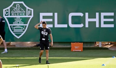 Francisco Rodríguez dimitió el 4 de octubre de 2022 tras la jornada 7 donde el Elche perdió 2-1 ante el Rayo Vallecano. Estuvo 308 días en el puesto y dejó a su equipo en el puesto número 20 de la tabla.