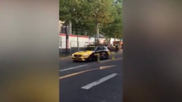 El viral del mes: un radar haciendo estragos entre los coches de equipo del Tour