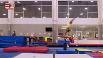 Simone Biles realiza este salto que solo unos pocos hombres lo han podido lograr