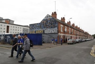 Football Soccer Britain - Leicester City v Swansea City - Premier League - King Power Stadium - 27/8/16 Leicester City fans outside the stadium before the match