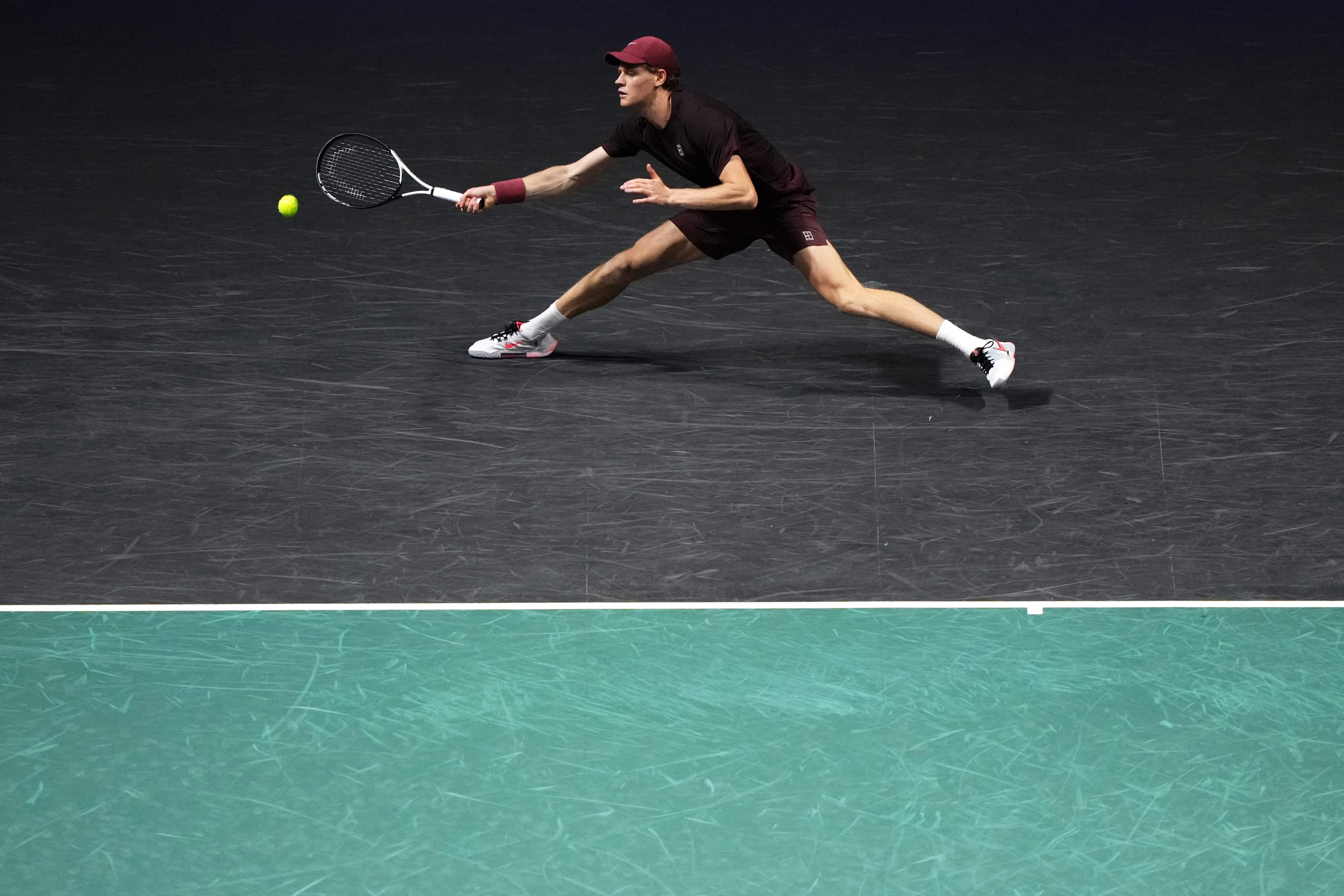 Sinner aplasta a Zverev y se pone a un triunfo del número uno