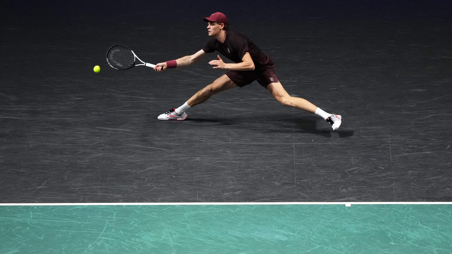 Sinner aplasta a Zverev y se pone a un triunfo del número uno