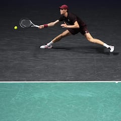 Sinner aplasta a Zverev y se pone a un triunfo del número uno