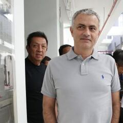 Mourinho: "¿United? Esa es una pregunta de 1 millón de dólares"