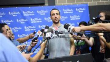 Manu Ginobili, jugador de los San Antonio Spurs, durante un encuentro con los medios.