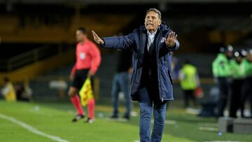 Miguel Ángle Russo en el compromiso ante Once Caldas por la fecha 11 de la Liga Águila.