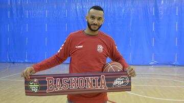 Adam Hanga renueva con el Baskonia por 3 temporadas