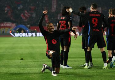 Y de nuevo Koundé es el asistente tras otro balón prolongado por Lamine Yamal. Se desmarcó muy bien Raphinha hacia atrás, esperando el pase libre en la frontal y disparando de primeras con su zurda. El balón se cuela raso y ajustado al palo corto, haciendo Ilic la estatua.