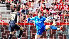 Batalla, durante el Granada - Real Madrid de esta pasada temporada.