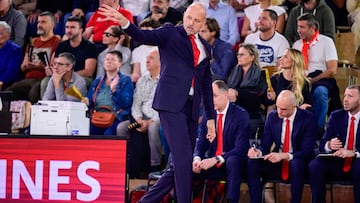 AS Monaco's Serbian head coach Sasa Obradovic (C) gestures during the Euroleague Basketball match between AS Monaco and Crvena Zvezda Meridianbet Belgrade, at the Gaston-Medecin arena in Monaco, on November 12, 2024.