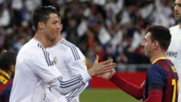 Cristiano Ronaldo saluda a Messi.