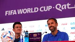 Doha (Qatar), 24/11/2022.- England manager Gareth Southgate (R) and player Harry Maguire during a press conference in Doha, Qatar, 24 November 2022. England will play their second group B match at the FIFA World Cup on 25 November against USA. (Mundial de Fútbol, Estados Unidos, Catar) EFE/EPA/RUNGROJ YONGRIT
