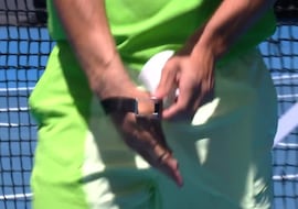 ¿Qué es una Whoop, la pulsera que le han hecho quitarse a Alcaraz y por qué la prohíben?