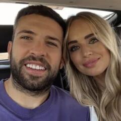 Jordi Alba anuncia su próxima boda con la influencer Romarey Ventura