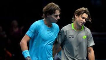 Rafa Nadal y David Ferrer se saludan tras el partido.