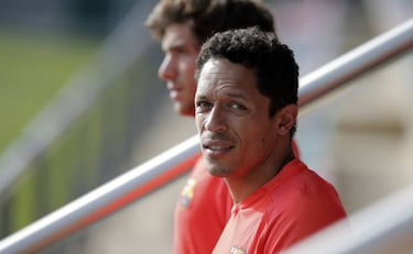 Adriano arrives in Istanbul to sign for Besiktas