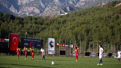 Las 15 fotos que grafican la contundente goleada de Chile