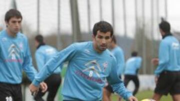 RENQUEANTE. Álex López llevaba varios días arrastrando problemas musculares y ayer se lesionó.