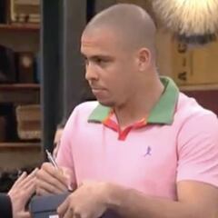 Ronaldo: el genial cameo en 7 Vidas en el que habla del Atlético y de Roberto Carlos